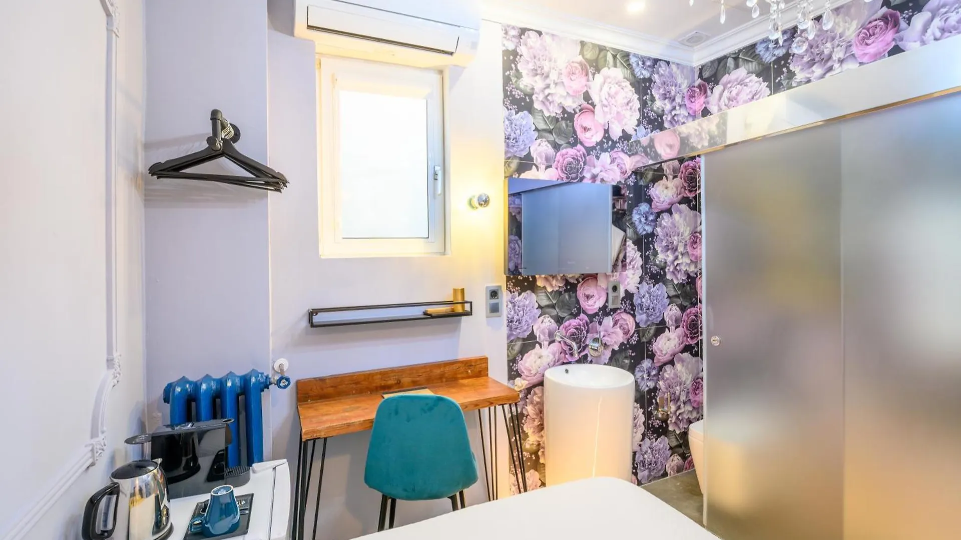 Dog Admiral - Urban Guest House Palma Spanien